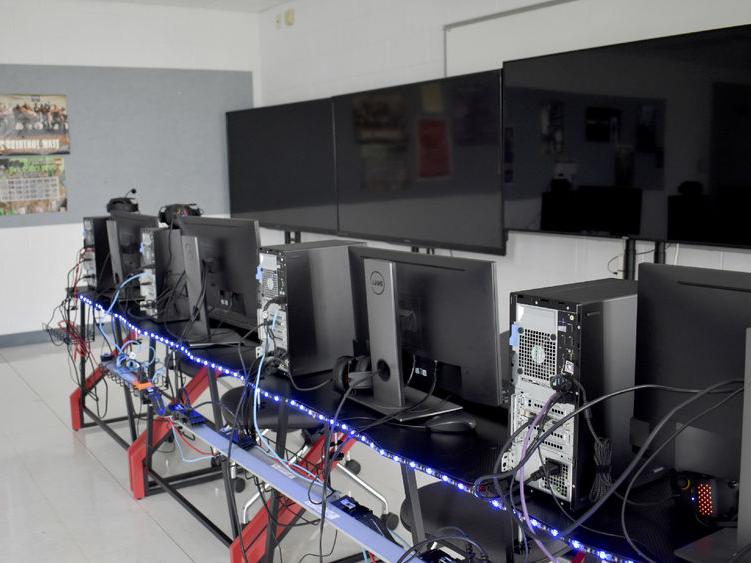 <a href='http://t.net-cop.com/'>亚洲体育博彩平台</a>杜波依斯分校电子竞技室的一些设备将在即将到来的校园电子游戏日期间使用.